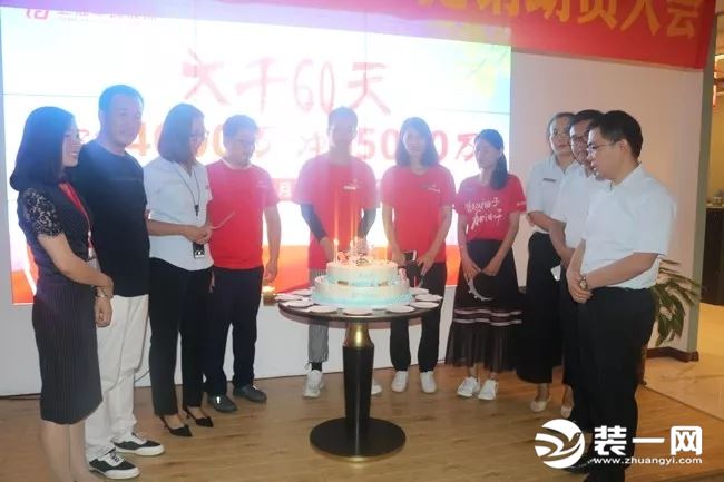 上海华埔装饰员工合影