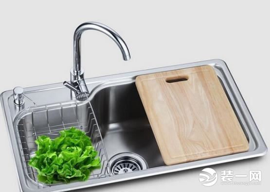 厨房拉伸龙头和起泡器