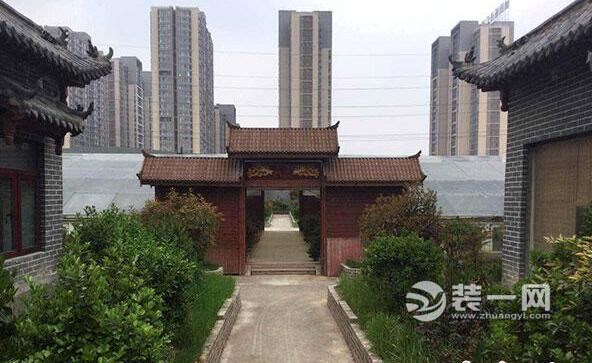 郑州凤凰城建材家居商城楼顶违建