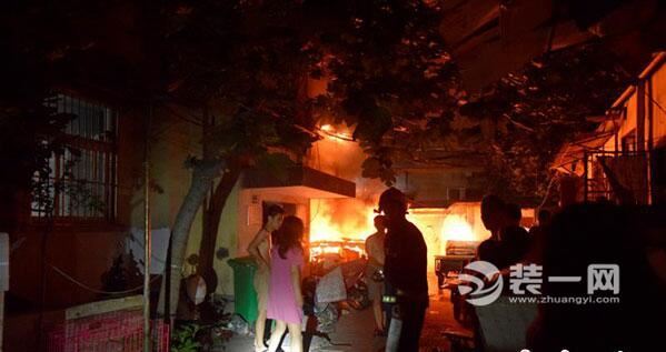 郑州一家属院飞线引火灾 燃气管道被烧老人救火防爆炸