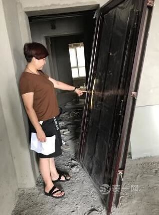 窝心！郑州一小区业主头天交房准备装修 第二天被砸