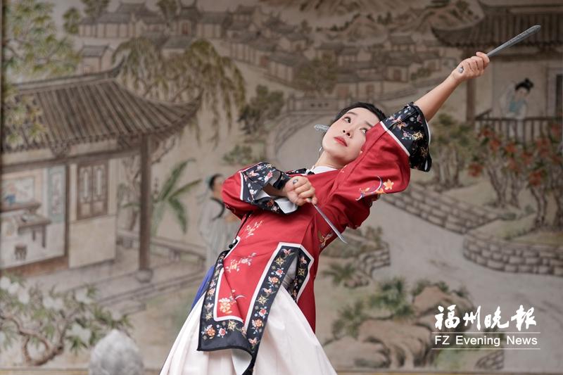 肖师芝：飒爽英姿“三条簪”