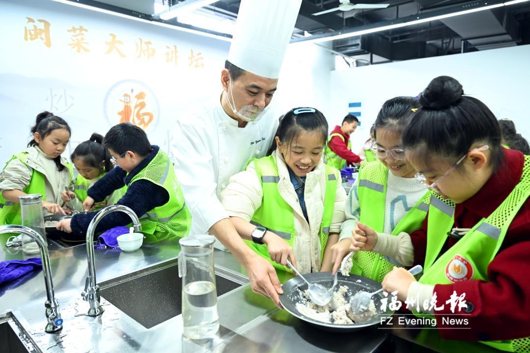 福州晚报写作训练营定制团逛“闽菜大观园”品闽都福味