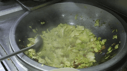 厦大食堂“包菜炒一切”，学生还点赞，这是为啥？