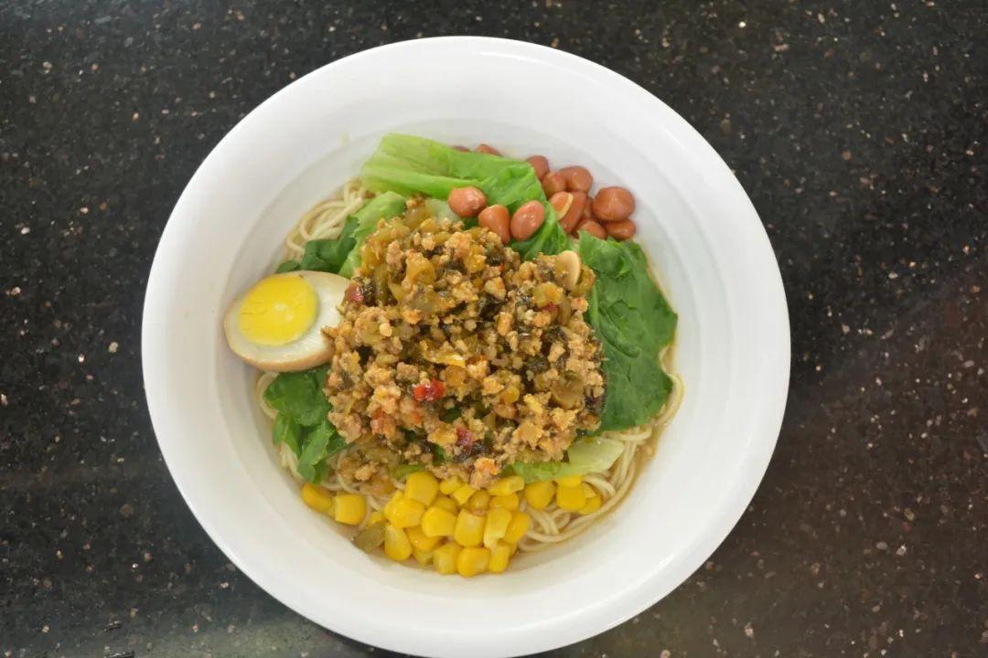 厦大食堂“包菜炒一切”，学生还点赞，这是为啥？