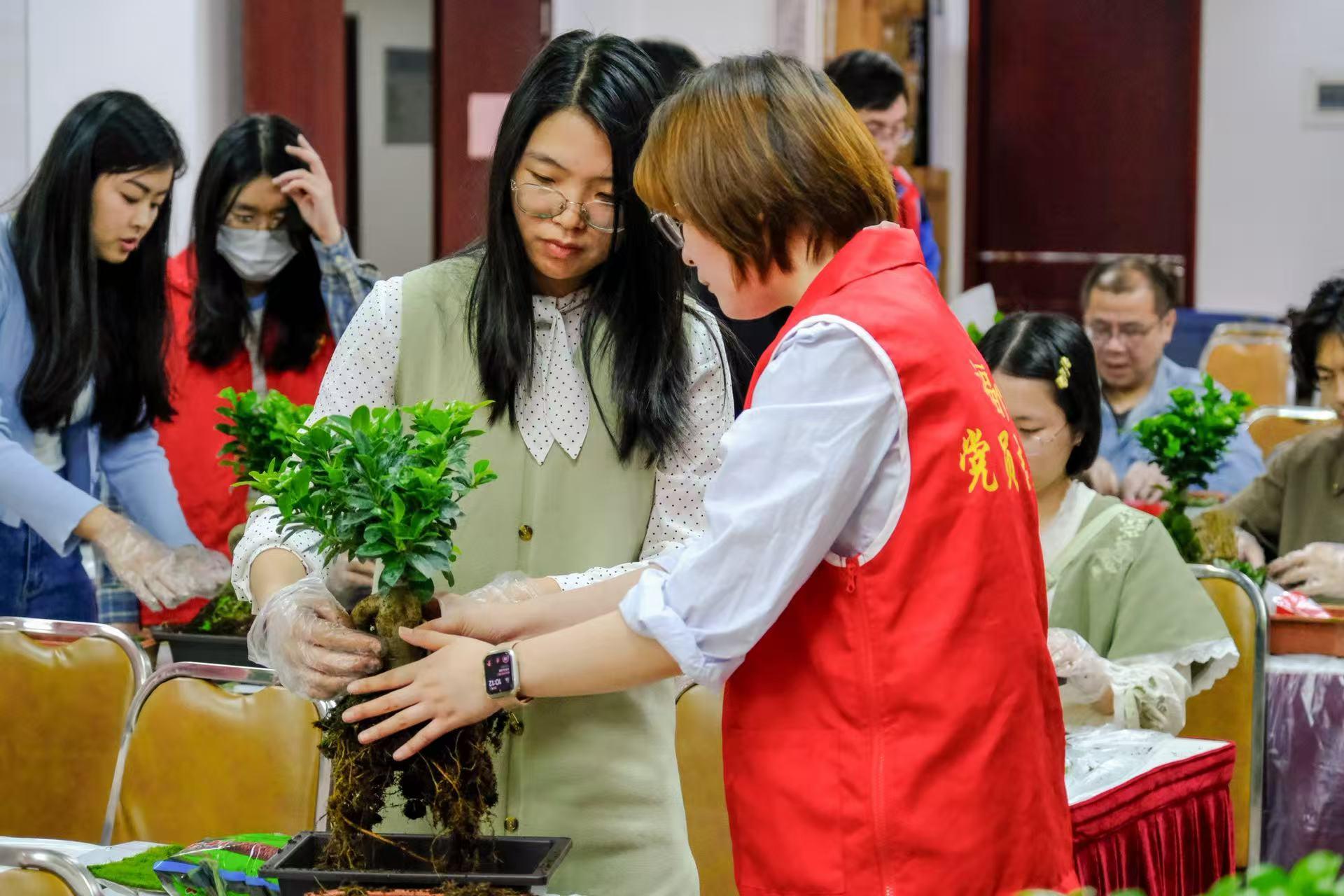 “根植榕荫传薪火 青春妙笔绘福韵”市直机关五四青年节主题活动举办