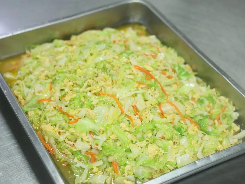 厦大食堂“包菜炒一切”，学生还点赞，这是为啥？