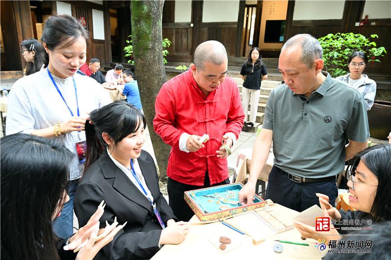 “中国红与科学蓝的对话”大学生化工思辨峰会在台江举办