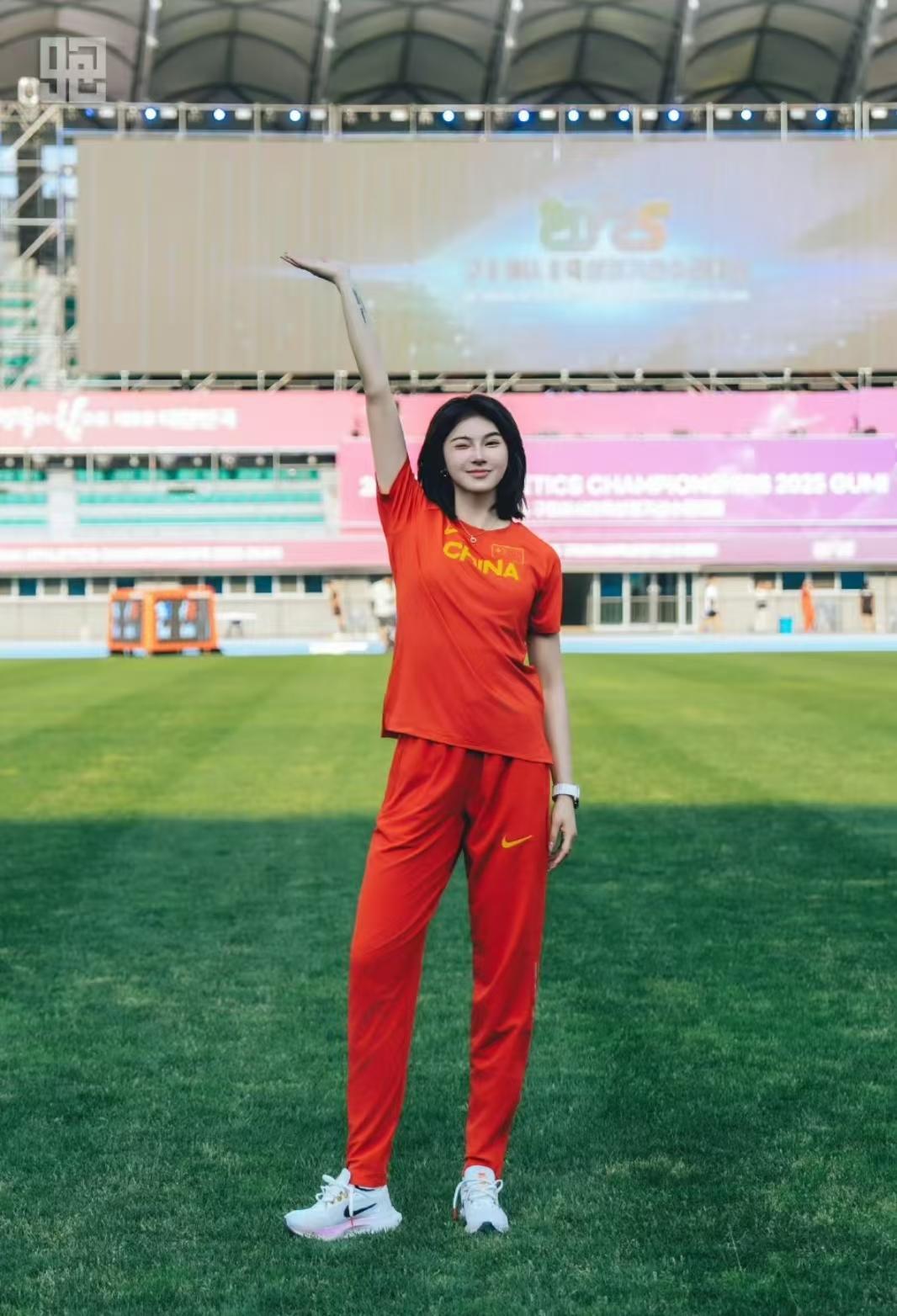 13秒07！吴艳妮获亚锦赛季军 妈妈：希望她尽快恢复以最佳状态迎接未来比赛