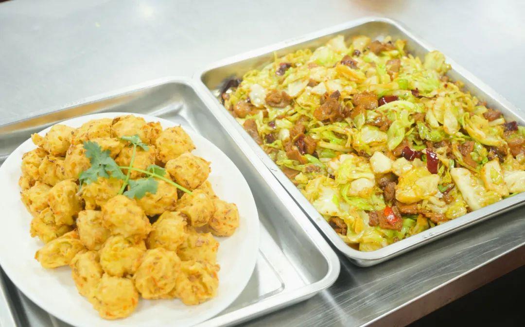 厦大食堂“包菜炒一切”，学生还点赞，这是为啥？