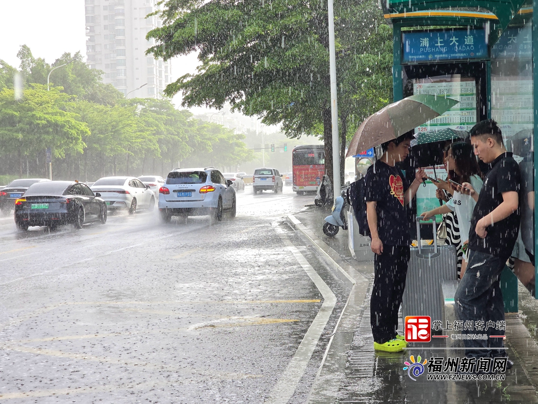 刷屏了！雨后榕城上空出现梦幻双彩虹！