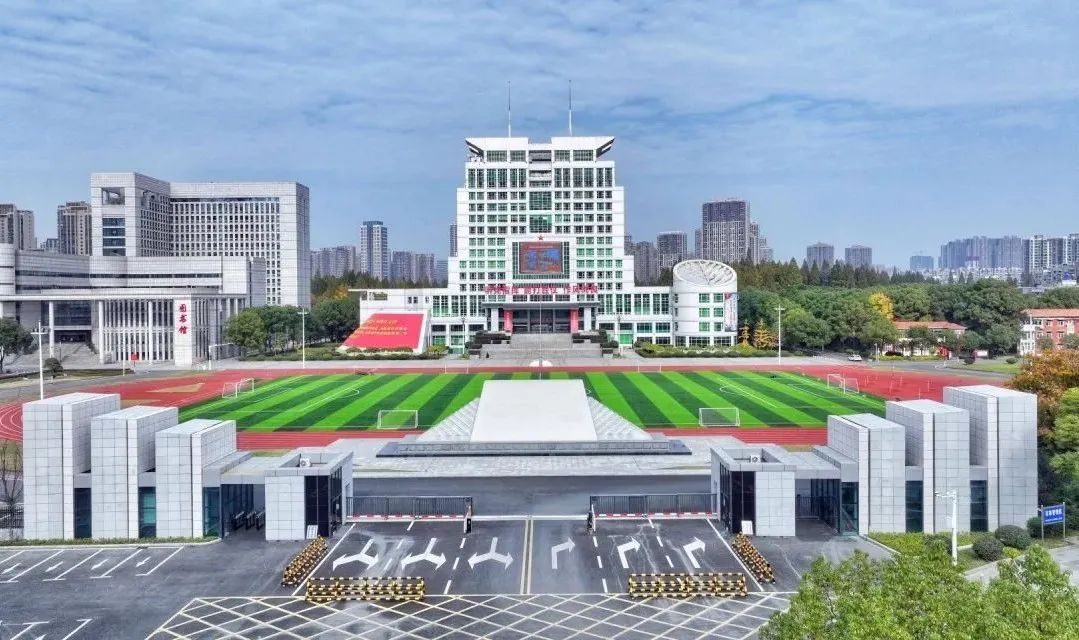 新军校，今天正式成立