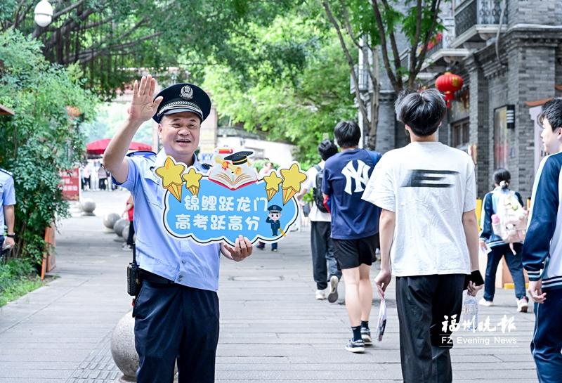 庄圣曦：8年护考路 情暖学子心