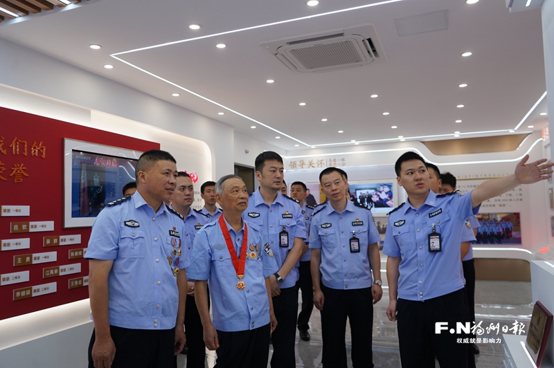 党建联建庆“七一” 共学先进砺初心
