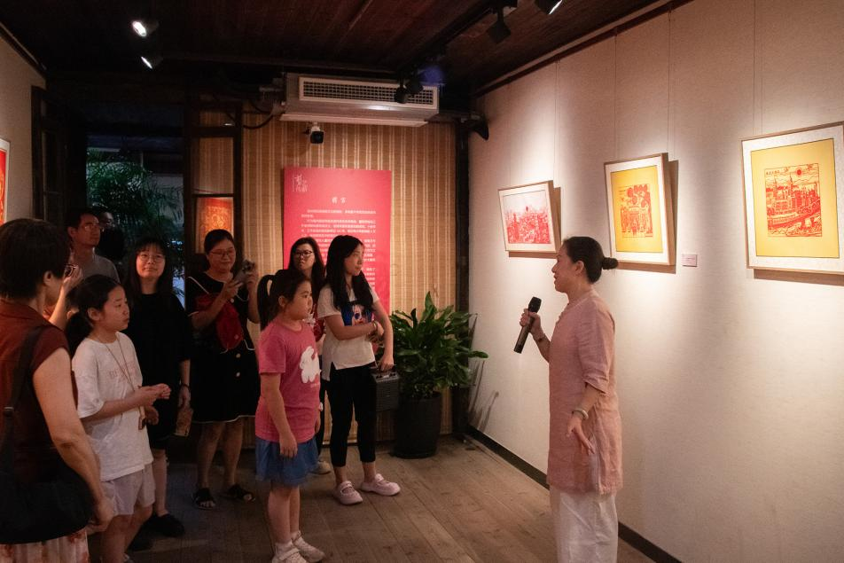 “剪艺传薪”非遗进校园剪纸艺术展在榕举行