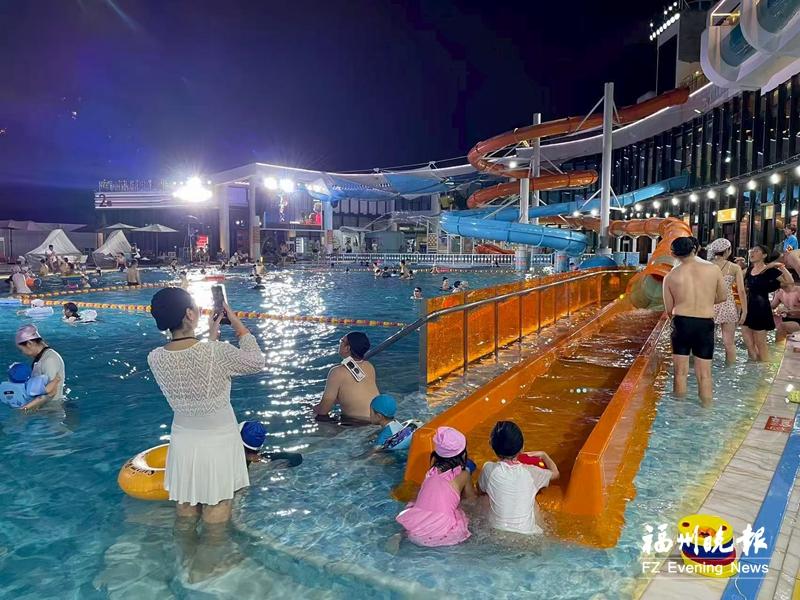 光明港温泉水乐园人气旺：戏水新地标 消暑好去处
