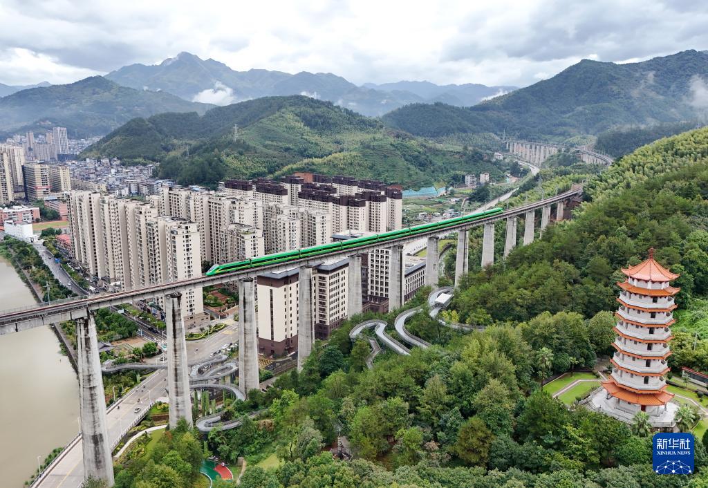 衢宁铁路为闽东北山区带来新活力