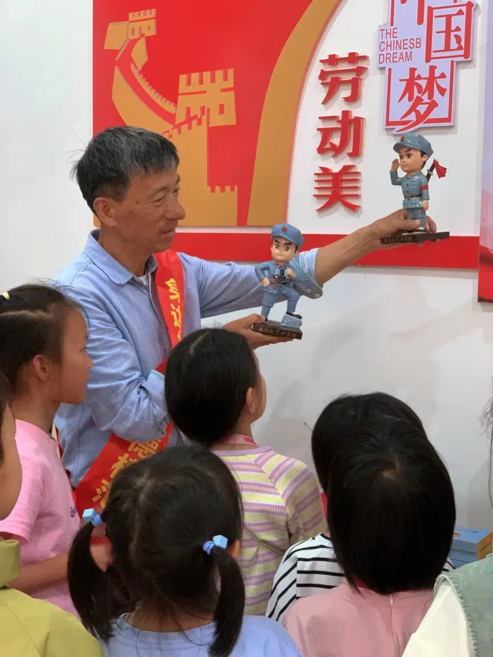 吴道锷：微光成炬