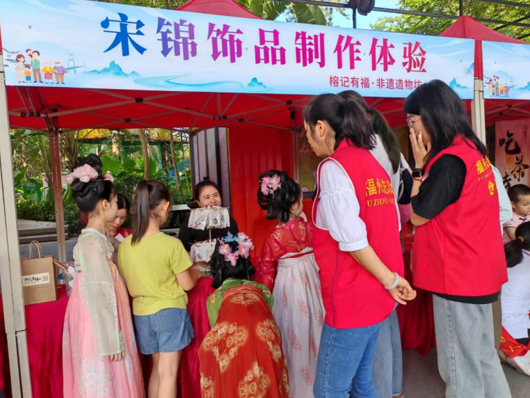 邻里相亲迎七夕 文明家风满榕城 | 网络中国节·七夕