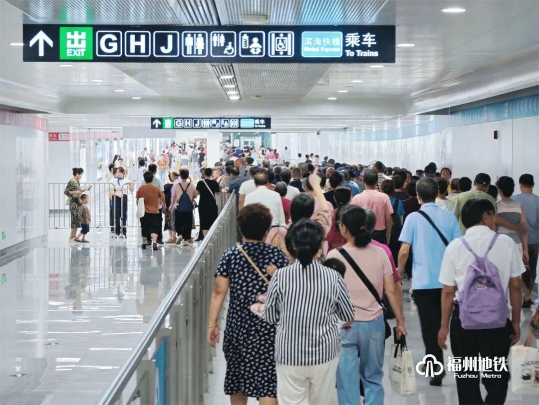 市民热情试乘！滨海快线人气爆棚！明后两天这样乘车更方便