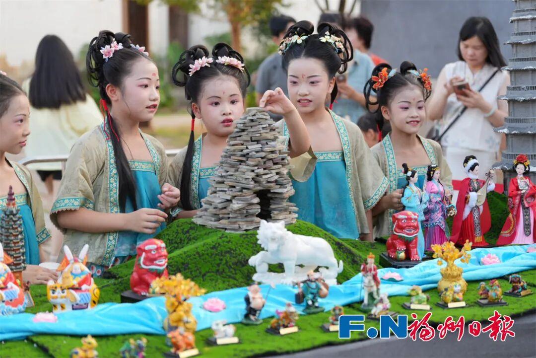 国庆第五天，央媒聚焦：两岸同胞迎中秋，榕城日夜皆精彩！